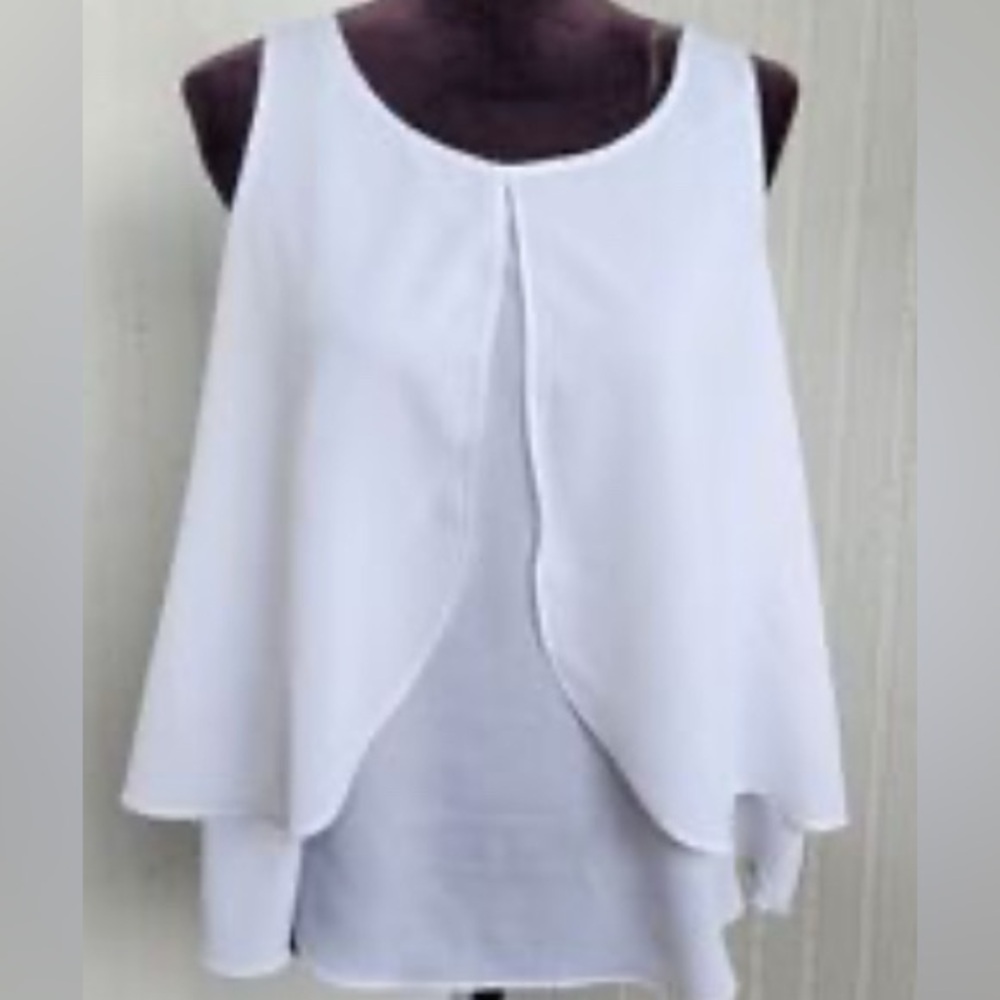 BUNDLE OF TWO SLEEVELESS CHIFFON TOPS
LAYERED (BLACK & WHITE)